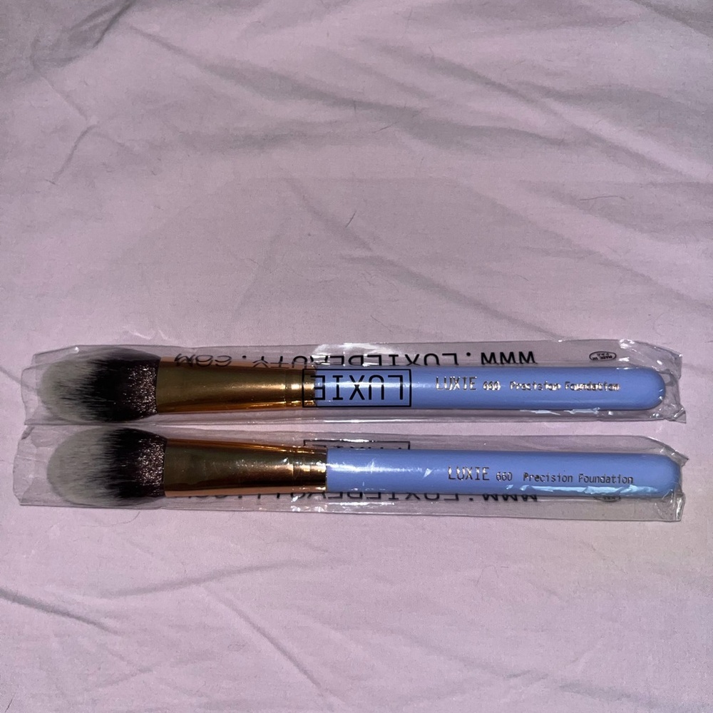 TWO Luxie 660 Precision Foundation Brushes